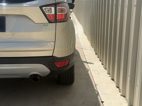 Used 2017 Ford Escape SE FWD image 11
