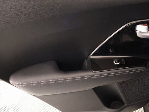 Used 2019 Kia Niro S Touring image 17