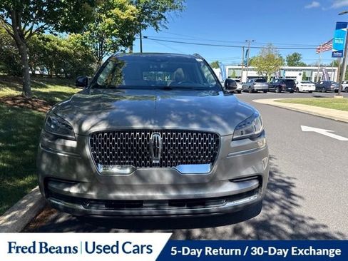 Used 2023 Lincoln Aviator AWD w/ Premium Package image 2