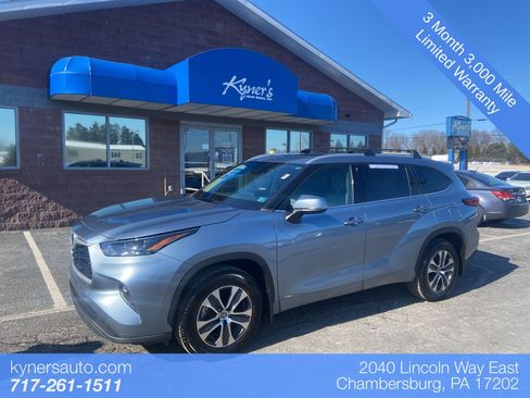 Used 2022 Toyota Highlander XLE image 1