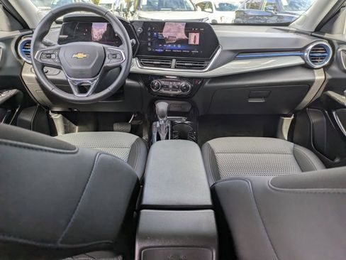 Used 2025 Chevrolet Trax LT w/ LT Convenience Package image 25