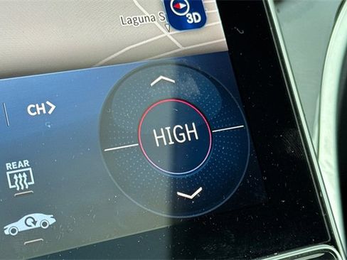 Used 2025 Mercedes-Benz GLC 300 4MATIC image 30