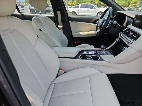 Used 2025 Genesis G70 2.5T image 10