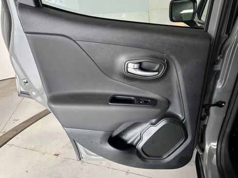 Used 2023 Jeep Renegade Latitude AWD/4WD image 26