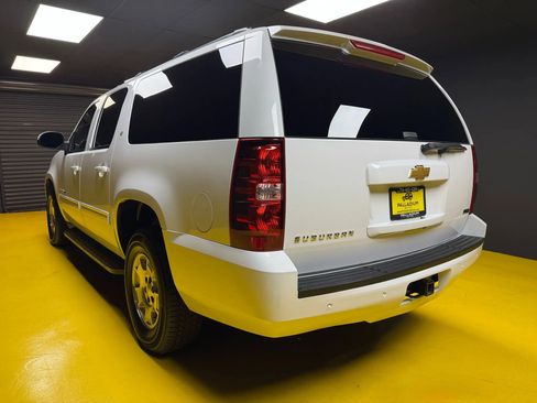 Used 2012 Chevrolet Suburban LT image 4