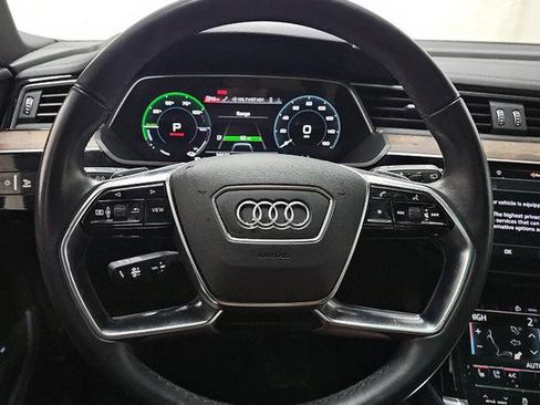 Used 2022 Audi e-tron Premium Plus w/ Premium Plus Package image 11