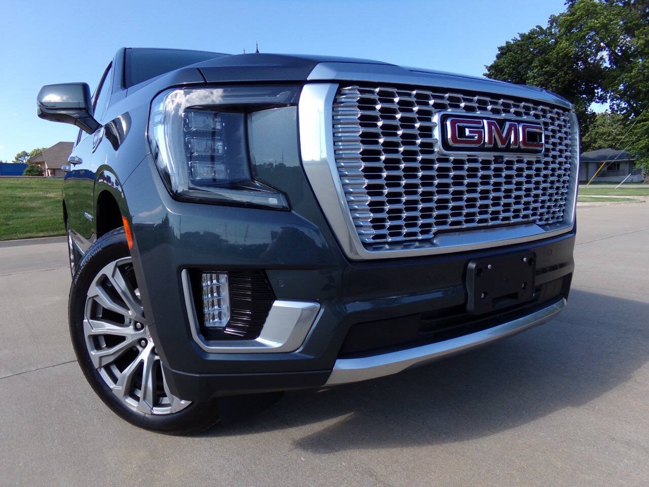 Used 2021 GMC Yukon Denali w/ Denali Ultimate Package AWD/4WD image 6
