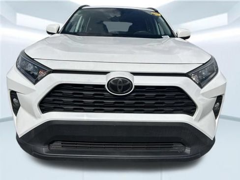 Used 2020 Toyota RAV4 XLE w/ Convenience Package FWD image 2