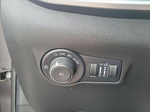 Certified 2024 Jeep Compass Latitude AWD/4WD image 11