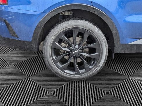 Used 2023 Kia Sorento SX image 9