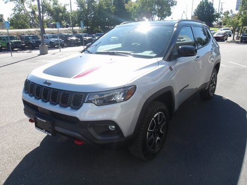 New 2025 Jeep Compass Trailhawk image 4