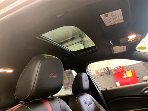 Used 2024 Chevrolet Trax RS w/ Sunroof Package image 22