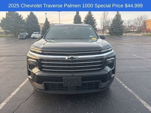 Used 2025 Chevrolet Traverse LT w/ Sun and Wheel Package image 3