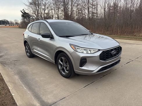 Used 2023 Ford Escape ST-Line w/ Tech Pack #1 AWD/4WD image 12