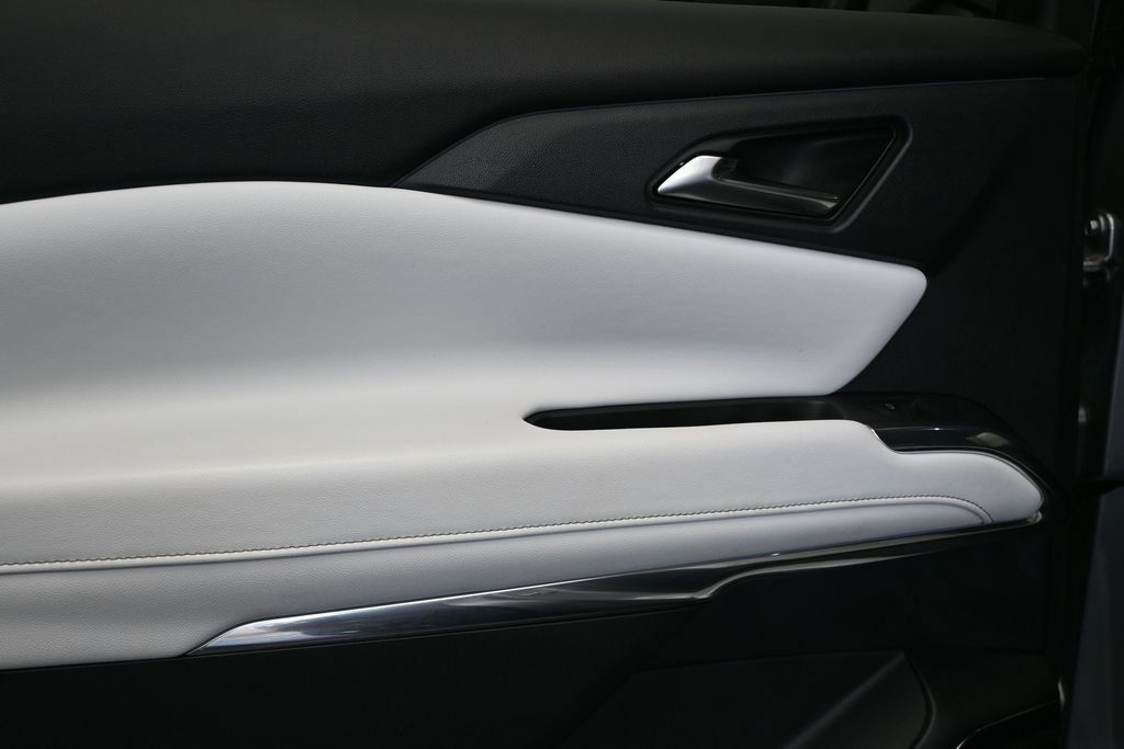 Used 2025 Chevrolet Traverse High Country w/ LPO, Floor Liner Package FWD image 14