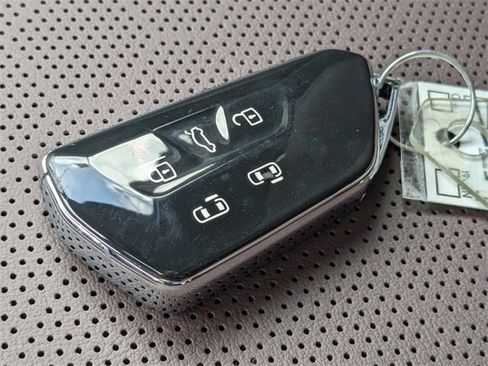 New 2025 Volkswagen ID. Buzz Pro S image 33