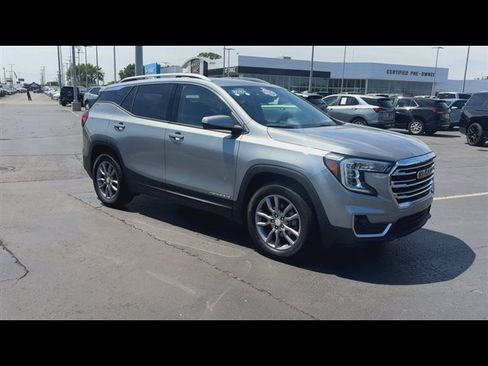 Used 2023 GMC Terrain SLT w/ Infotainment Package II FWD image 2