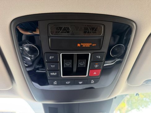 Used 2025 Kia Carnival SX Prestige FWD image 24
