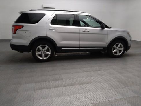 Used 2018 Ford Explorer XLT FWD image 10