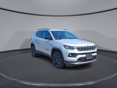 Used 2025 Jeep Compass Latitude w/ Convenience Group AWD/4WD image 2