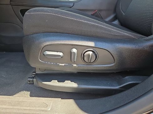 Used 2023 GMC Acadia SLE w/ Driver Convenience Package FWD image 27