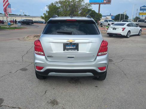Used 2018 Chevrolet Trax LT w/ LT Convenience Package FWD image 7