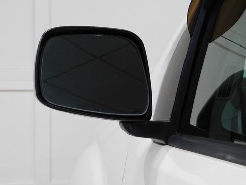 Used 2010 Suzuki Equator 2WD Extended Cab image 31