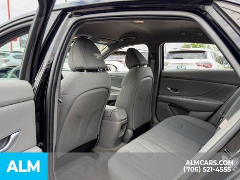 Used 2024 Hyundai Elantra SEL image 14