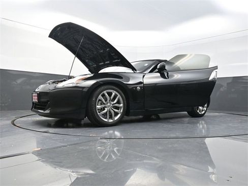 Used 2010 Nissan 370Z Touring image 33