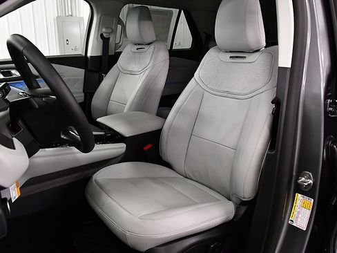 New 2026 Ford Explorer Platinum w/ LUX Leather Package AWD/4WD image 28