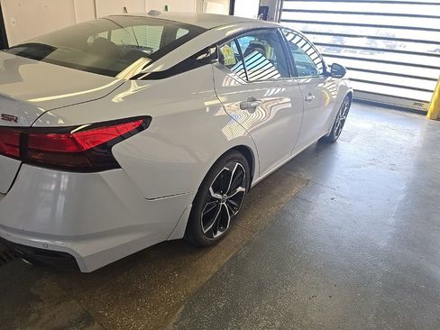 Used 2023 Nissan Altima 2.5 SR w/ SR Premium Package image 5