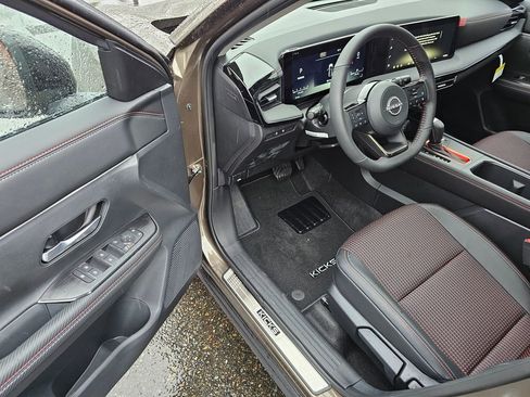 New 2026 Nissan Kicks SR w/ SR Premium Package image 9