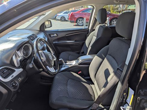 Used 2019 Dodge Journey SE w/ Premium Group image 13