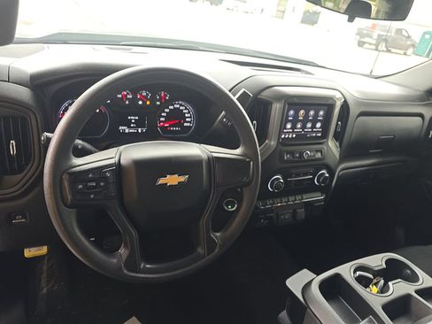 Used 2024 Chevrolet Silverado 1500 Custom AWD/4WD image 2