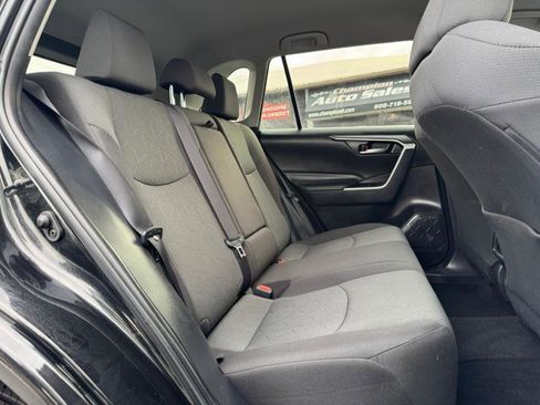 Used 2022 Toyota RAV4 XLE image 24