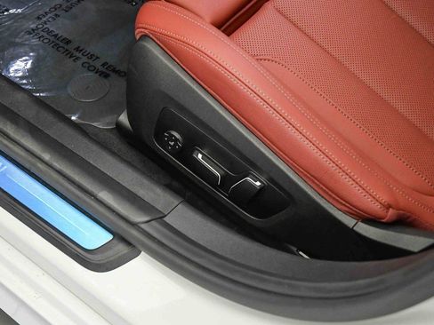 Used 2025 BMW 330i Sedan w/ Convenience Package image 22