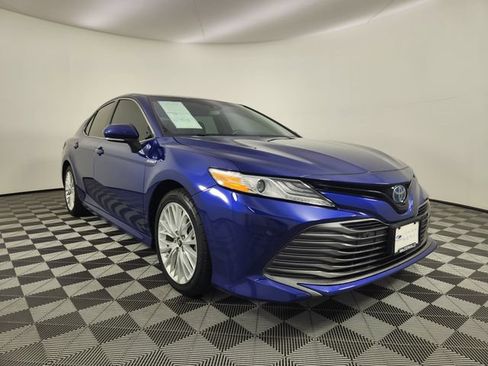 Used 2018 Toyota Camry XLE FWD image 7