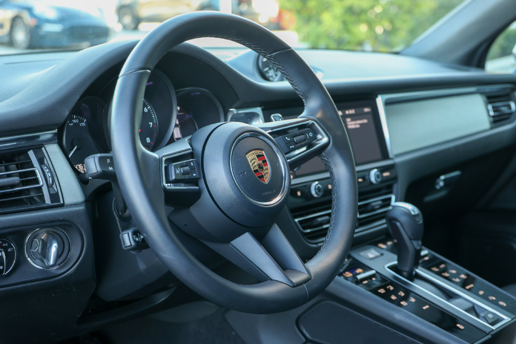 Certified 2026 Porsche Macan AWD/4WD image 26