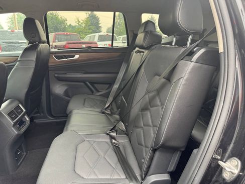 Used 2024 Volkswagen Atlas SE AWD/4WD image 12