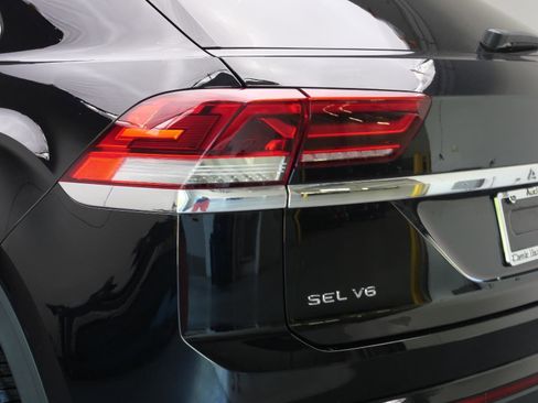 Used 2020 Volkswagen Atlas Cross Sport SEL Premium AWD/4WD image 12