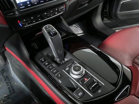 Certified 2022 Maserati Levante GT image 18