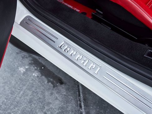 Used 2021 Ferrari F8 Tributo image 32