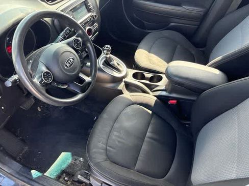 Used 2017 Kia Soul + FWD image 10
