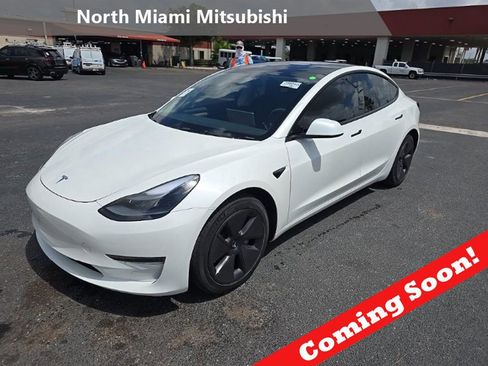 Used 2023 Tesla Model 3 Standard Range RWD image 1
