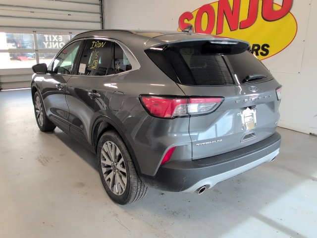Certified 2022 Ford Escape Titanium AWD/4WD image 3