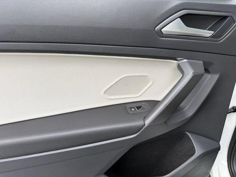 Used 2021 Volkswagen Tiguan SE w/ Panoramic Sunroof Package FWD image 32