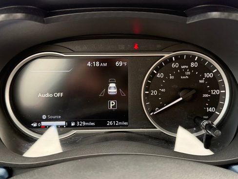 Used 2025 Nissan Versa SV w/ Trunk Package image 19