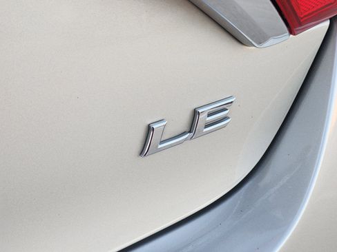 Used 2015 Toyota Camry LE image 14