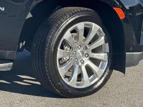 Used 2024 Chevrolet Suburban Premier w/ Advanced Technology Package image 12