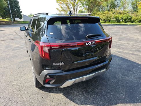 Used 2024 Kia Seltos S AWD/4WD image 3